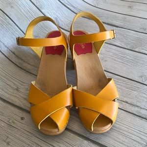 Swedish Hasbeen leather platform sandal, size 39, Warm yellow “Mirja”